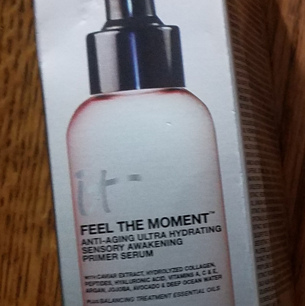 It cosmetics- Feel the Moment Primer